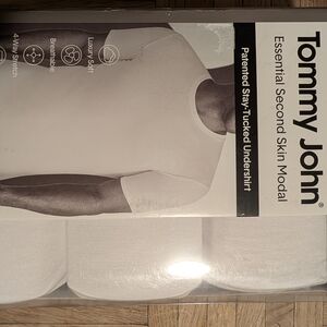 Tommy John Essential Second Skin Modal  Patented Stay-Tucked Undershirt